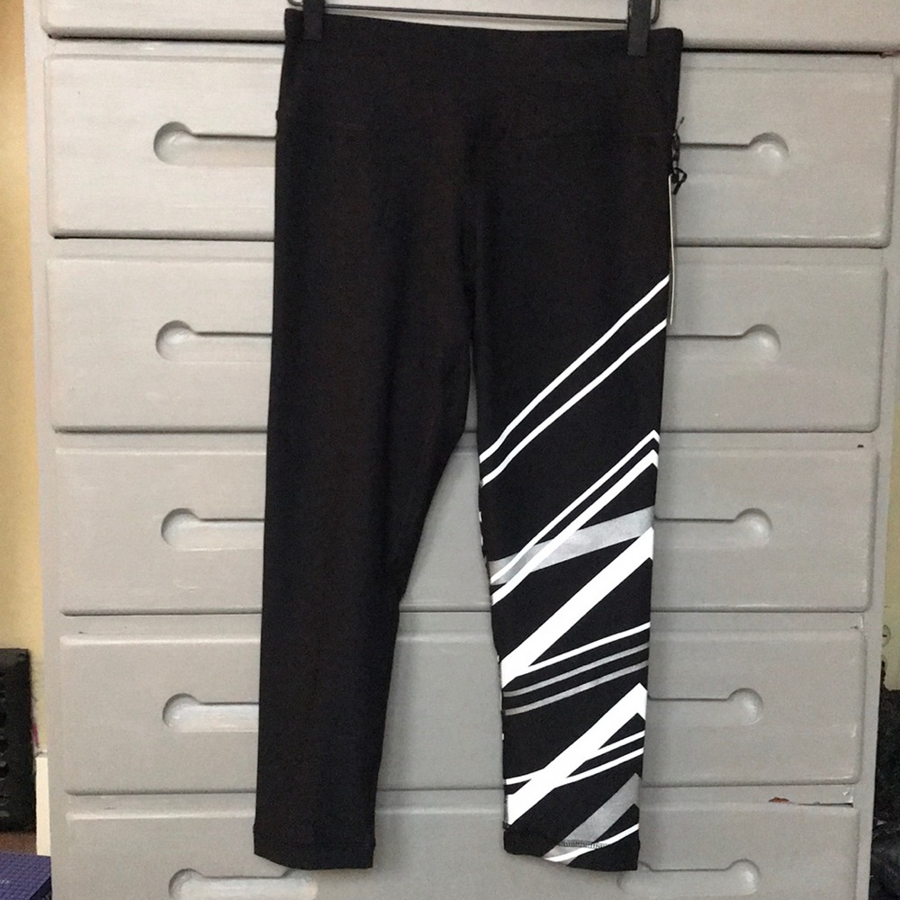 Cropped Yoga Leggings from 90 Degrees by Reflex